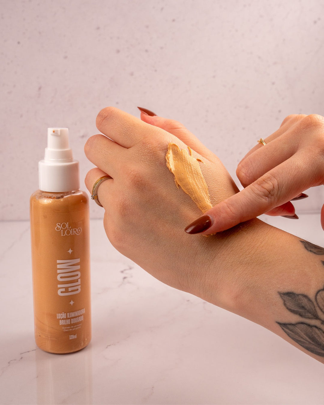 Glow Dourado – Iluminador com Efeito Sol e Hidratação Sofisticada